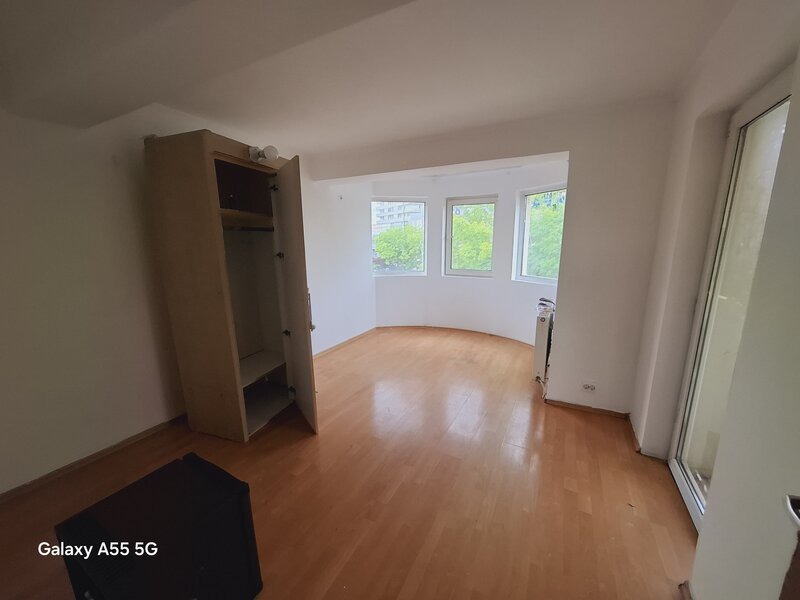 Dimitre Leonida, 3 min. metrou, vila cu 6 camere.