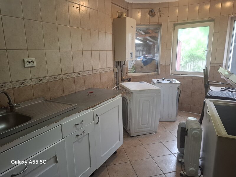 Dimitre Leonida, 3 min. metrou, vila cu 6 camere.